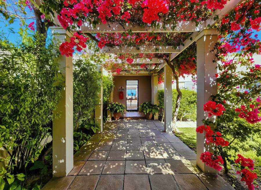 6 Bedroom Property for Sale in Bloubergstrand Western Cape